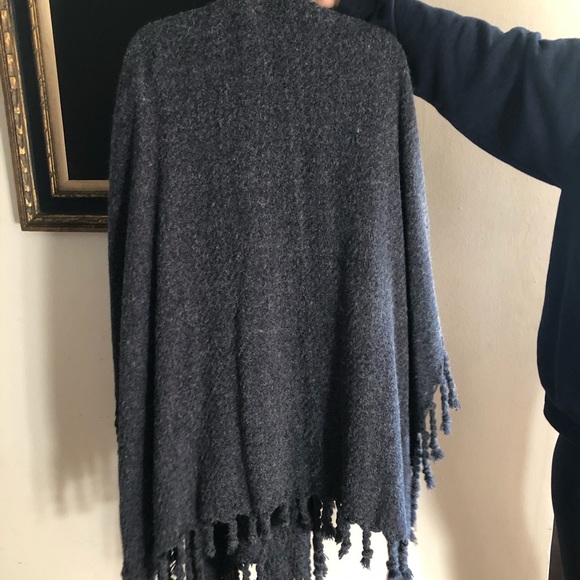 Anthropologie shall - Picture 3 of 3